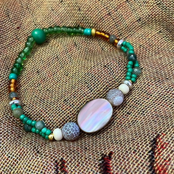 Handmade Jewelry Unisex Elastic Bracelet w Upcycled & New Beads One of a Kind - Picture 1 of 3